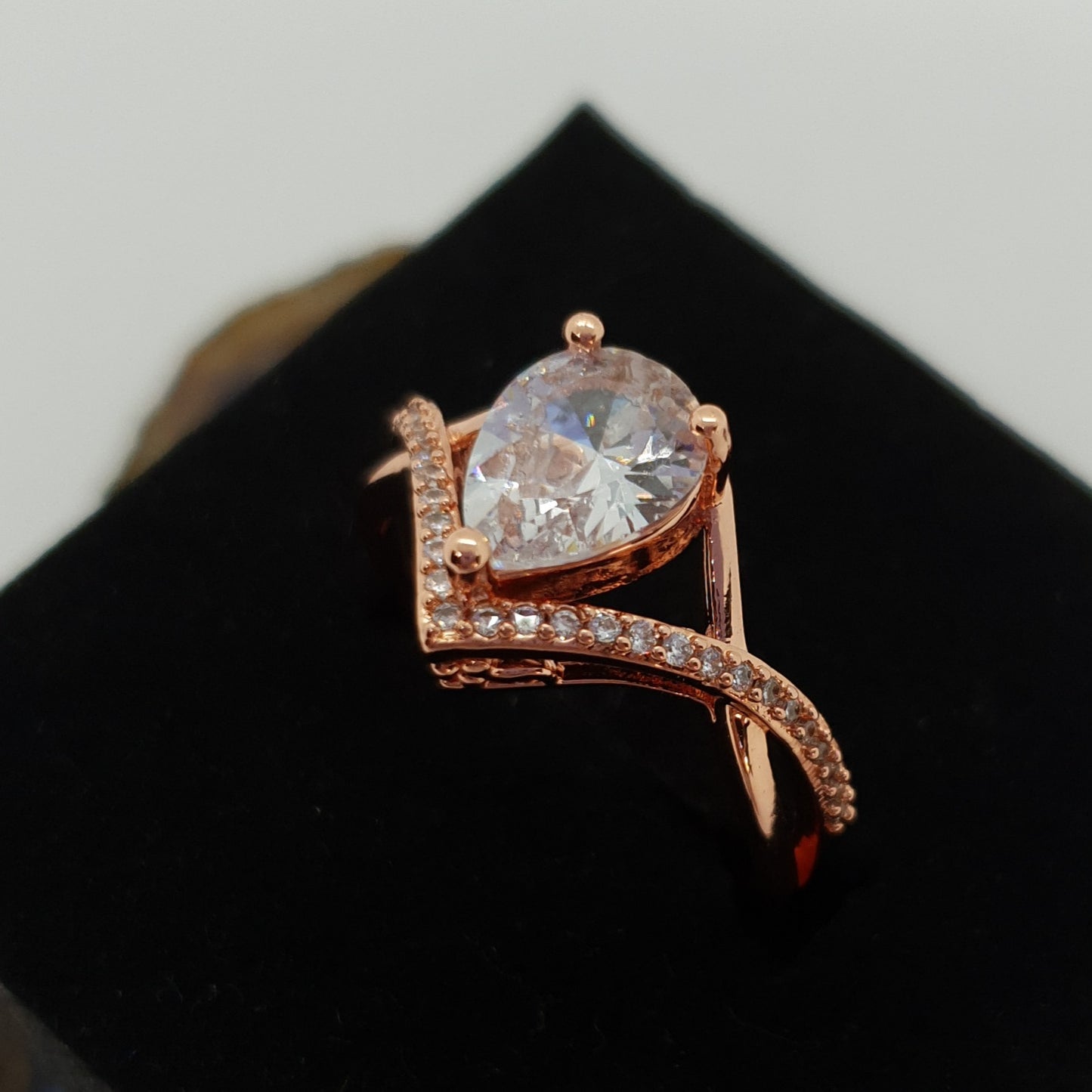 Elegant Gold Cubic Zirconia Waterdrop Ring
