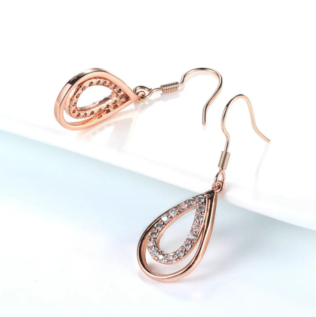 18k Gold Waterdrop Cubic Zirconia Earrings