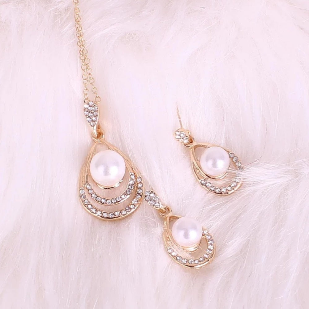 Simulated-Pearl Crystal Water Drop Earring Necklace Set