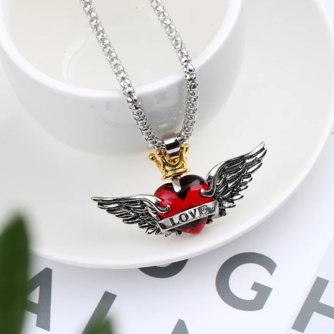 Flying Queen Of Hearts Necklace