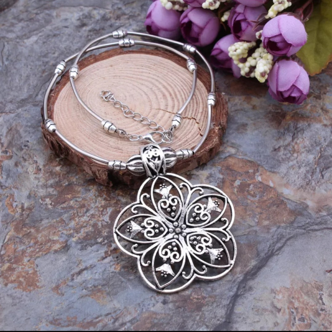 Vintage Tibetan Silver Carved Hollow Flower Necklace