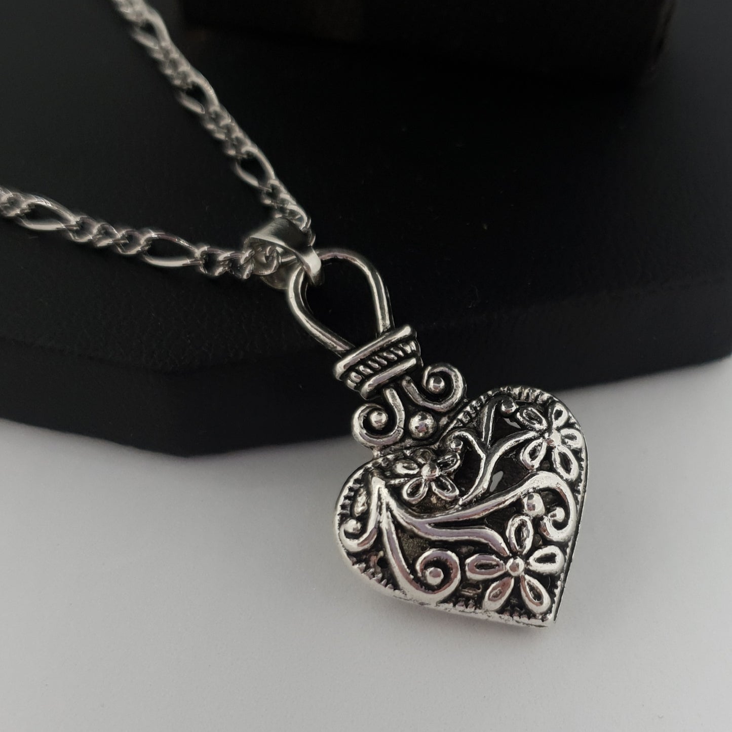 Antique 3D Filigree Heart Pendant Necklace