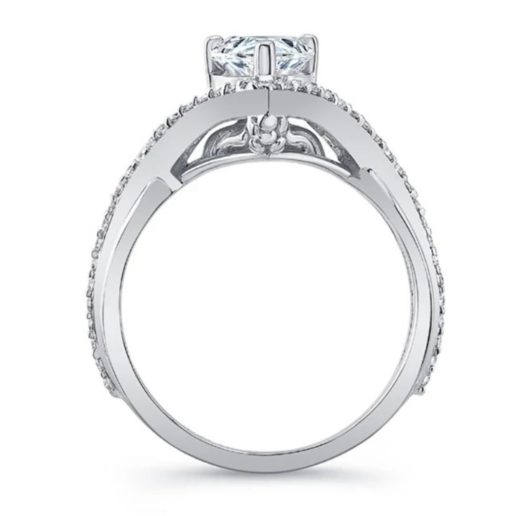 Elegant Gold Cubic Zirconia Waterdrop Ring