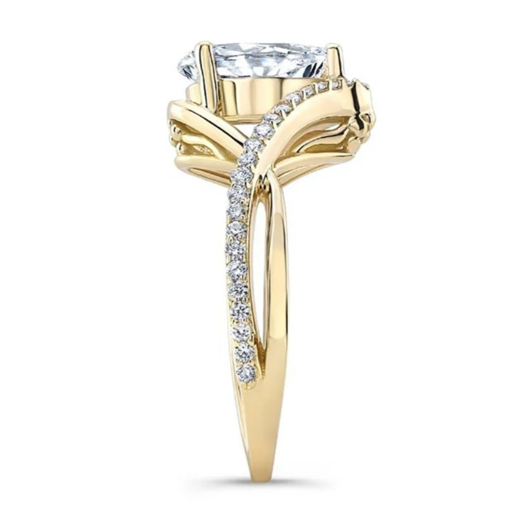 Elegant Gold Cubic Zirconia Waterdrop Ring