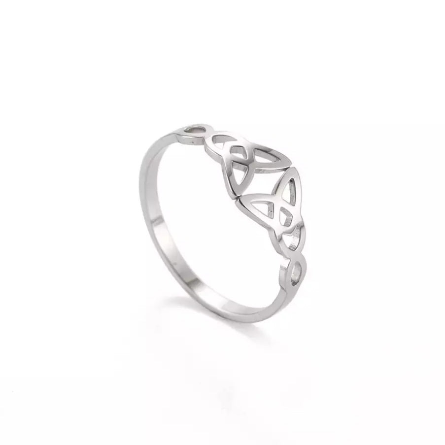 Vintage Triquetra Celtic Ring