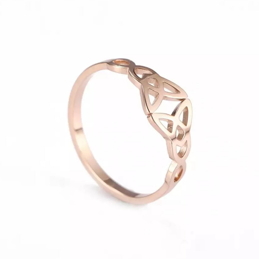 Vintage Triquetra Celtic Ring