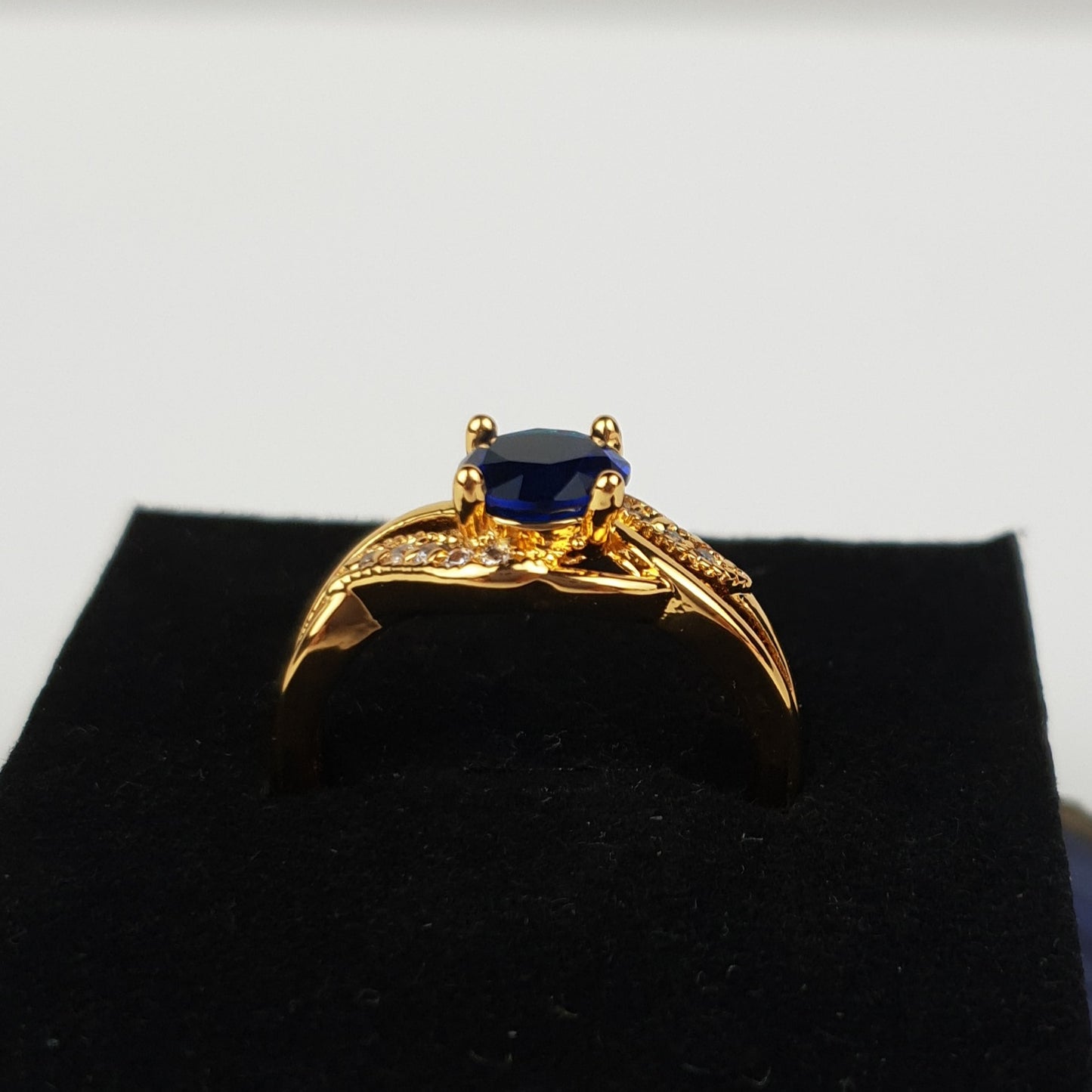 18K Gold Elegant Cubic Zirconia Ring